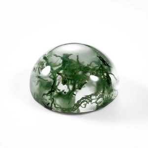 Macro-opname van natuurlijke mosagaat cabochon met groene insluitsels voor DIY sieraden