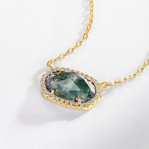 Elegante Halskette aus S925-Silber mit Moosachat-Anhänger und funkelndem Diamantkranz