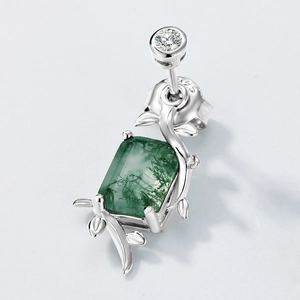 Macro shot of S925 silver earring featuring moss agate with vine leaf details