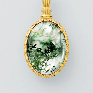 Pendentif en argent S925 avec agate mousse ovale sertie dans un cadre doré de style rétro