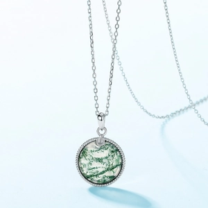 Collier en argent S925 avec pendentif rond en agate mousse et cadre torsadé