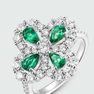 S925 sterling silver ring with clover-shaped green emerald and sparkling white zircons