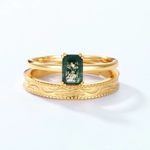 Vintage 18K gold plated moss agate ring set with floral relief and rectangular gemstone