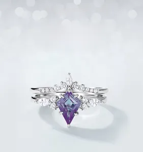Macro detail of kite-cut alexandrite ring set with V-shaped diamond band in 925 silver
