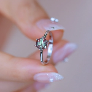 Hexagonal alexandrite ring in S925 sterling silver with a six-prong setting