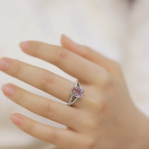 Luxurious S925 silver ring with geometric bi-color amethyst and split shank diamond band