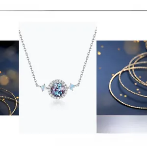 Détail du collier en argent S925 avec alexandrite violette et accents d'opale