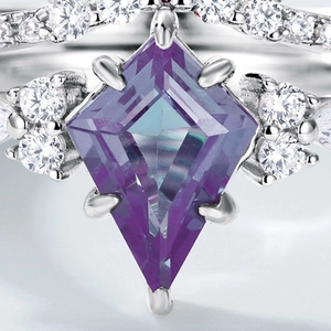 Macro view of kite-cut alexandrite ring with diamond accents in S925 sterling silver