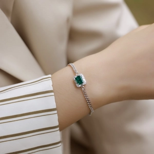 S925 silver chain bracelet featuring a rectangle emerald gemstone and cubic zirconia