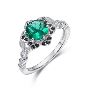 Anello a fiore in argento S925 con smeraldo e halo nero scintillante su sfondo bianco
