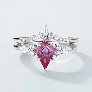 Kite-cut pink alexandrite ring set with V-shaped pavé band in S925 sterling silver