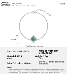 Bracelet en argent S925 avec trèfle en émeraude et détails en moissanite pavée