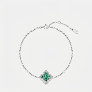 Bracelet Trèfle à Quatre Feuilles en Argent Sterling S925 avec Émeraude de Laboratoire pour Femme Minimaliste Incrusté de Zirconia Bijoux Réglables