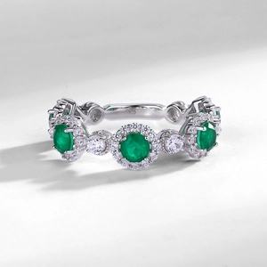 Luxurious S925 sterling silver ring featuring a cluster of emerald-colored gemstones