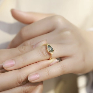 Detailed view of water drop moss agate on a vintage gold-plated S925 silver ring