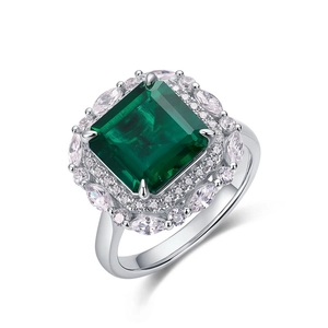 Bague luxueuse en argent S925 avec pierre verte taille émeraude et halo marquise