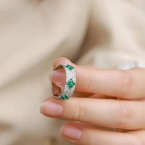 Bague scintillante en argent S925 avec zircons micro-pavés et trèfle vert