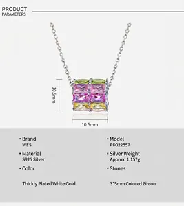 Détail macro du pendentif en argent S925 avec zircons rectangulaires colorés de 3x5mm