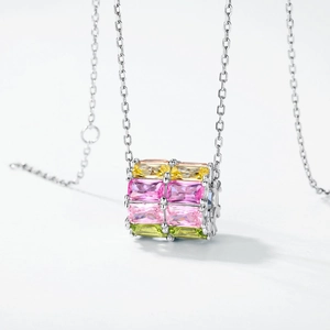 Collier pendentif cylindre en argent S925 avec zircons colorés à coupe rectangulaire