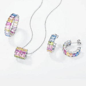 Parure de bijoux arc-en-ciel avec collier, bague et boucles d'oreilles en argent