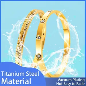 Bracelet jonc ouvert en acier inoxydable plaqué or avec motif à vis pour femme