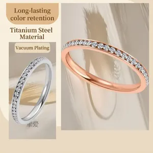 Anelli minimalisti da 2mm in acciaio al titanio oro rosa e argento con pietre di zirconia
