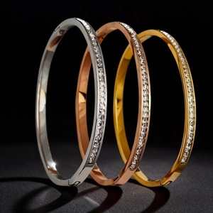 Jonc en Acier Inoxydable avec Strass Mode Minimaliste Bracelet en Acier Titane pour Femme Bijoux Cadeau Quotidien Fête