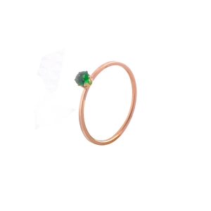 Bague minimaliste en acier inoxydable doré ornée d'une pierre ronde verte