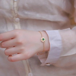 Bracelet marguerite élégant en argent S925 avec pierre verte et zircons scintillants