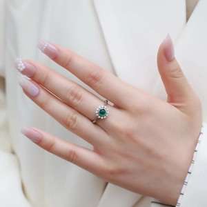 Luxurious S925 silver halo ring featuring a vibrant oval lab-grown emerald stone