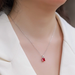 Κολιέ από Ασήμι 925 Με Τετράγωνο Μενταγιόν Princess Cut Εργαστηριακό Ρουμπίνι Σμαράγδι για Γυναίκες Κομψά Κοσμήματα