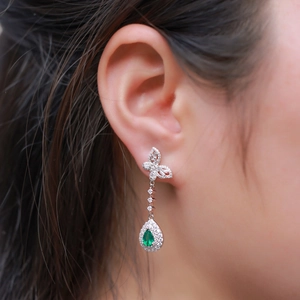 Boucles d'oreilles papillon en argent S925 avec pierre verte poire et oxydes blancs