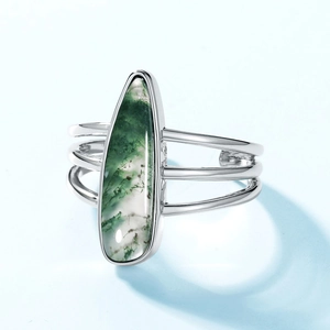 S925 Silberring mit Tropfen-Moosachat und natürlichen grünen Mineralstrukturen