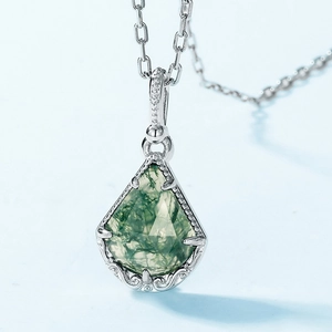 S925 silver necklace featuring a teardrop moss agate pendant with vintage engraving