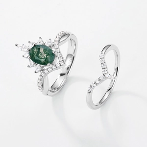 S925 sterling silver ring set with oval moss agate and V-shaped diamond crown band