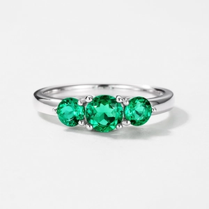 Elegant S925 silver ring featuring three round emerald gemstones in a classic prong setting
