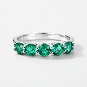 Vintage S925 sterling silver ring featuring five claw-set emerald green round gemstones