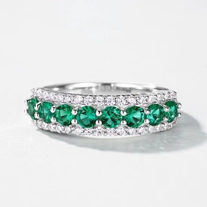 Bague luxueuse en argent S925 avec pierres vert émeraude et rangées de zircons brillants