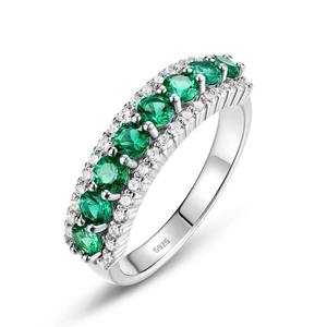 Bague en argent S925 ornée de sept pierres vertes émeraude rondes serties en rangée