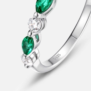 Bague élégante en argent S925 avec émeraude marquise et zircon rond en serti griffes