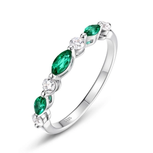 Bague raffinée en argent S925 avec émeraude marquise et pierres précieuses blanches
