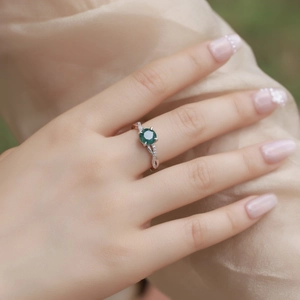 S925 sterling silver ring with green moss agate and twisted diamond-encrusted band
