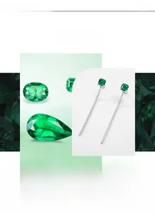 Détail de boucles d'oreilles émeraude carrées avec longues pampilles scintillantes