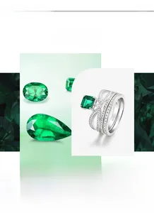 Dettaglio dell'anello a corona in argento sterling S925 con gemma verde smeraldo