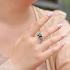 Luxurious S925 silver ring featuring a heart-shaped emerald and pavé-set side diamonds