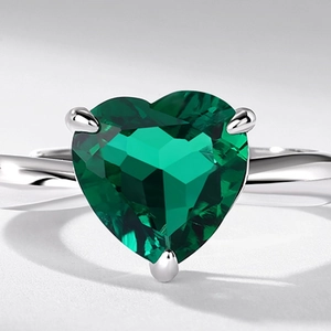 Polished S925 silver open ring with heart-cut emerald green gemstone in a 3-prong setting