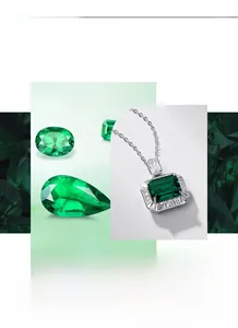 Détail macro du collier émeraude avec pierre verte rectangulaire et zircons blancs