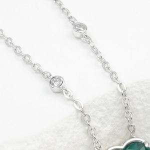 Silver S925 necklace with green clover pendant and round bezel-set crystals