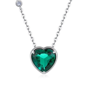 S925 sterling silver necklace featuring a heart-shaped emerald pendant with a prong setting