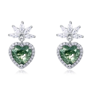 Boucles d'oreilles cœur en argent S925 avec agate mousse naturelle et détails brillants
